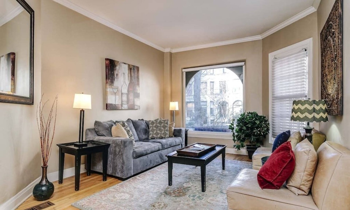 Gold Coast Apartment | Brownstone in Gold Coast