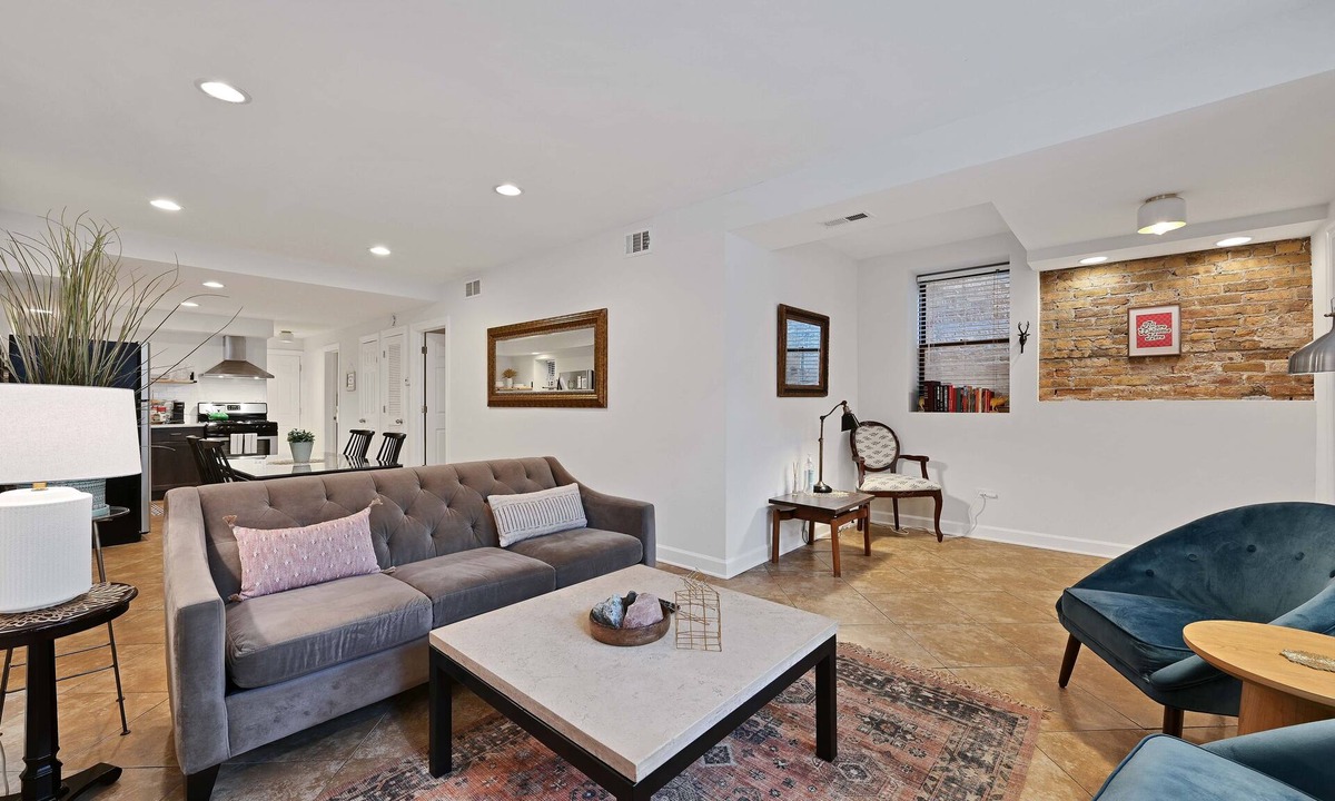 Wicker Park Condo | Bucktown Condo Just Two Blocks from the L by AllSet Turnover