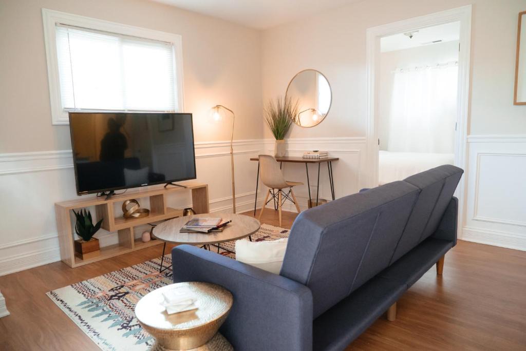 Chicago Apartment | Calm & Well-Equipped 2BR Chicago Apartment - Central Cozy