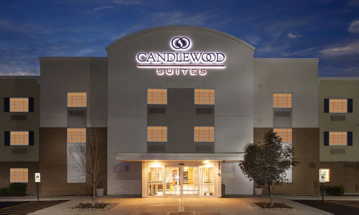 Aurora Hotel | Candlewood Suites Aurora-Naperville by IHG