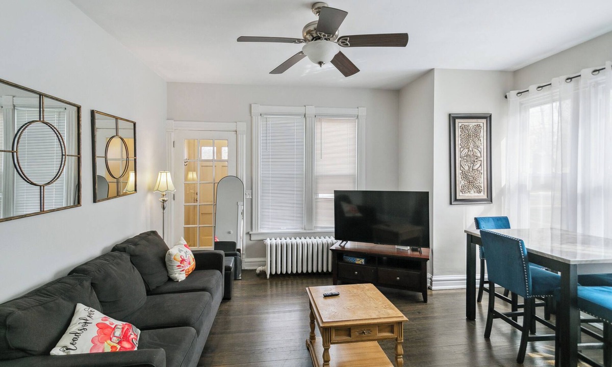 Libertyville Apartment | Centrally Located near downtown Libertyville