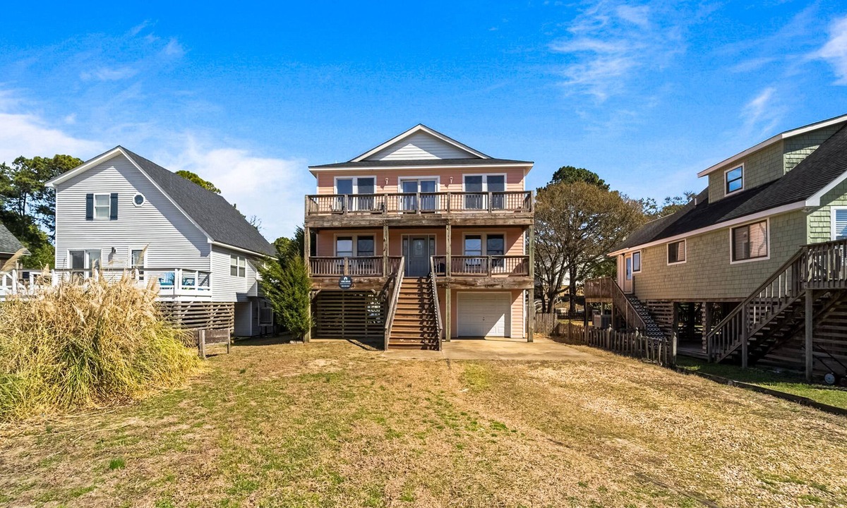 Colington Harbour House | CH50: The Sweet Pelican, 4BR home with Shared Pool- pet friendly