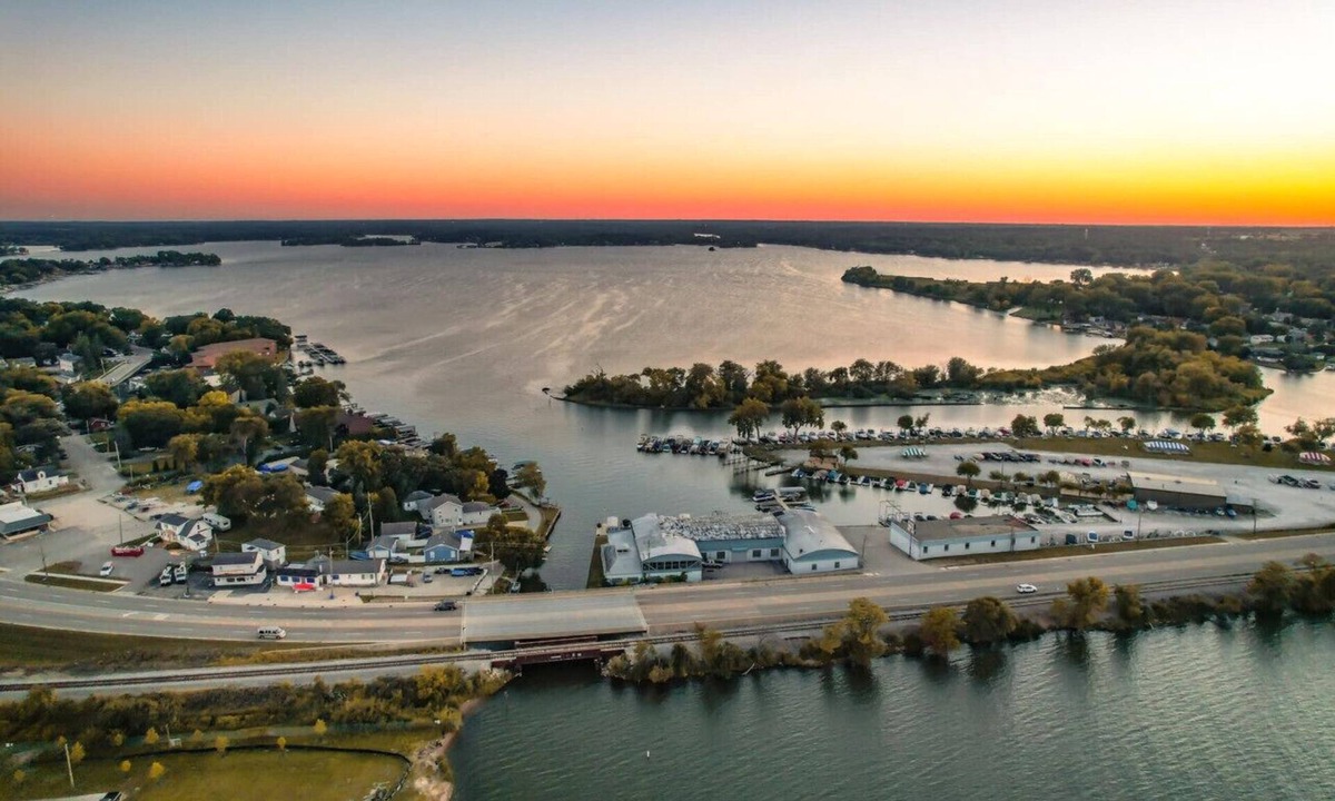 Fox Lake House | Chain O Lakes Getaway