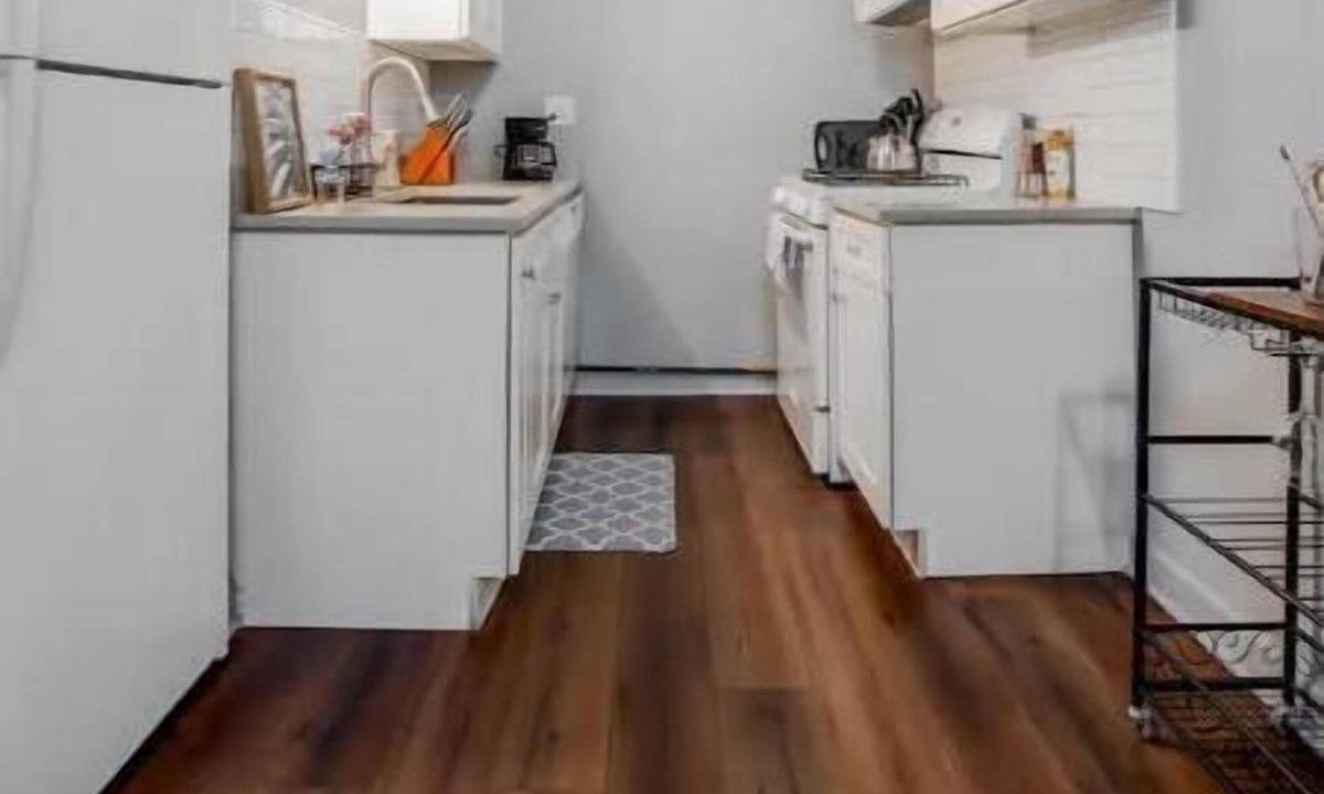 Woodlawn Apartment | Charming 2-bedroom apartment with WiFi and AC in wonderful Chicago
