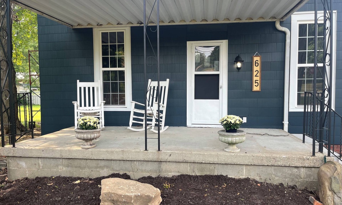 Olney House | Charming 2-bedroom bungalow plus full size bed, and outdoor space.