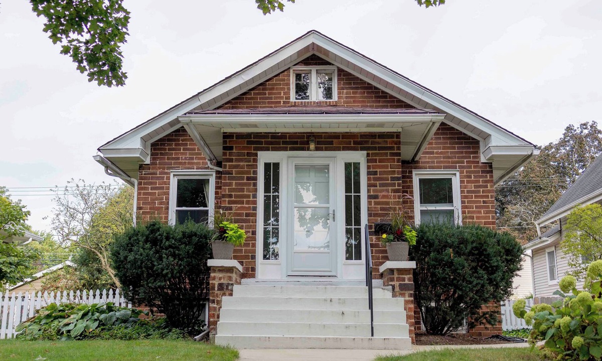 Geneva House | Charming 2-bedroom house with WiFi, AC in brilliant Geneva