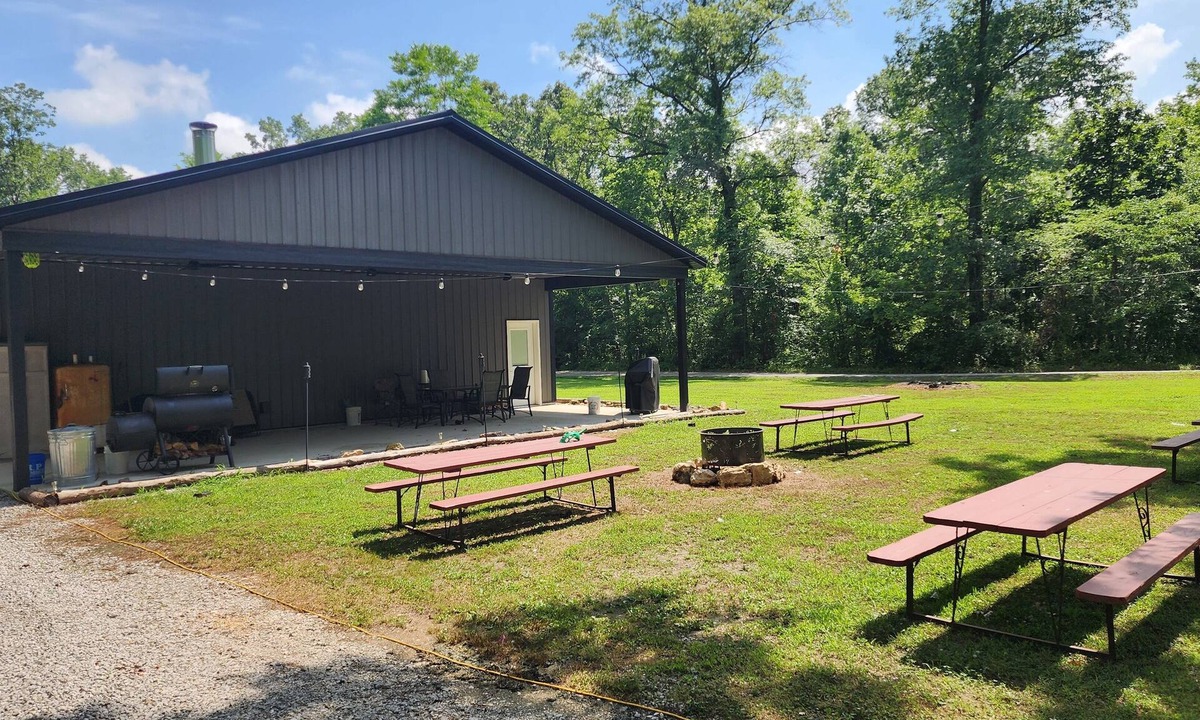 Washington County Cabin | Charming 2-bedroom lodge with WiFi, AC, quietly tucked away in the woods.