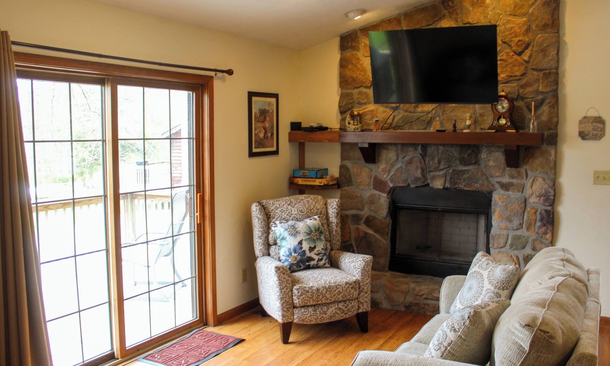 Makanda Cabin | Charming 2BR/1B cabin - Winetrail, SIU, Shawnee Forest, Giant City, Cedar Lake