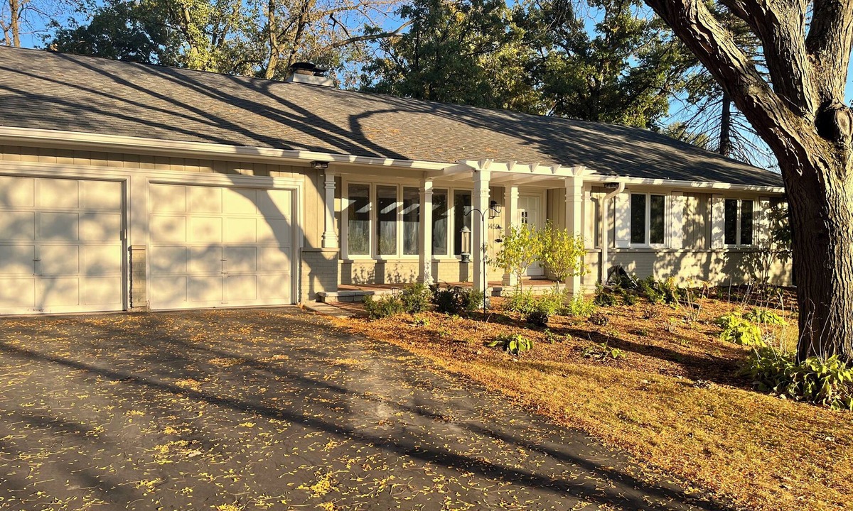 Lake Forest House | Charming 4-bedroom ranch house near downtown Lake Forest with AC, WiFi