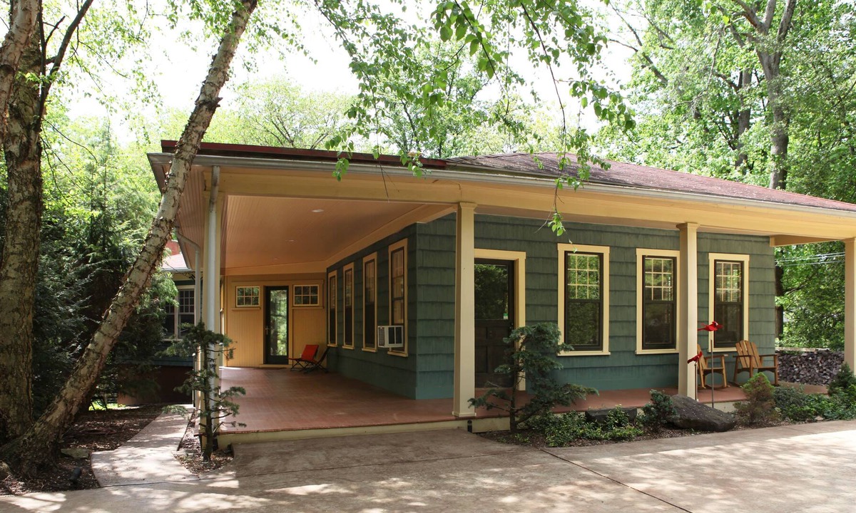 South Kensington House | Charming and Beautiful American Craftsman Bungalow