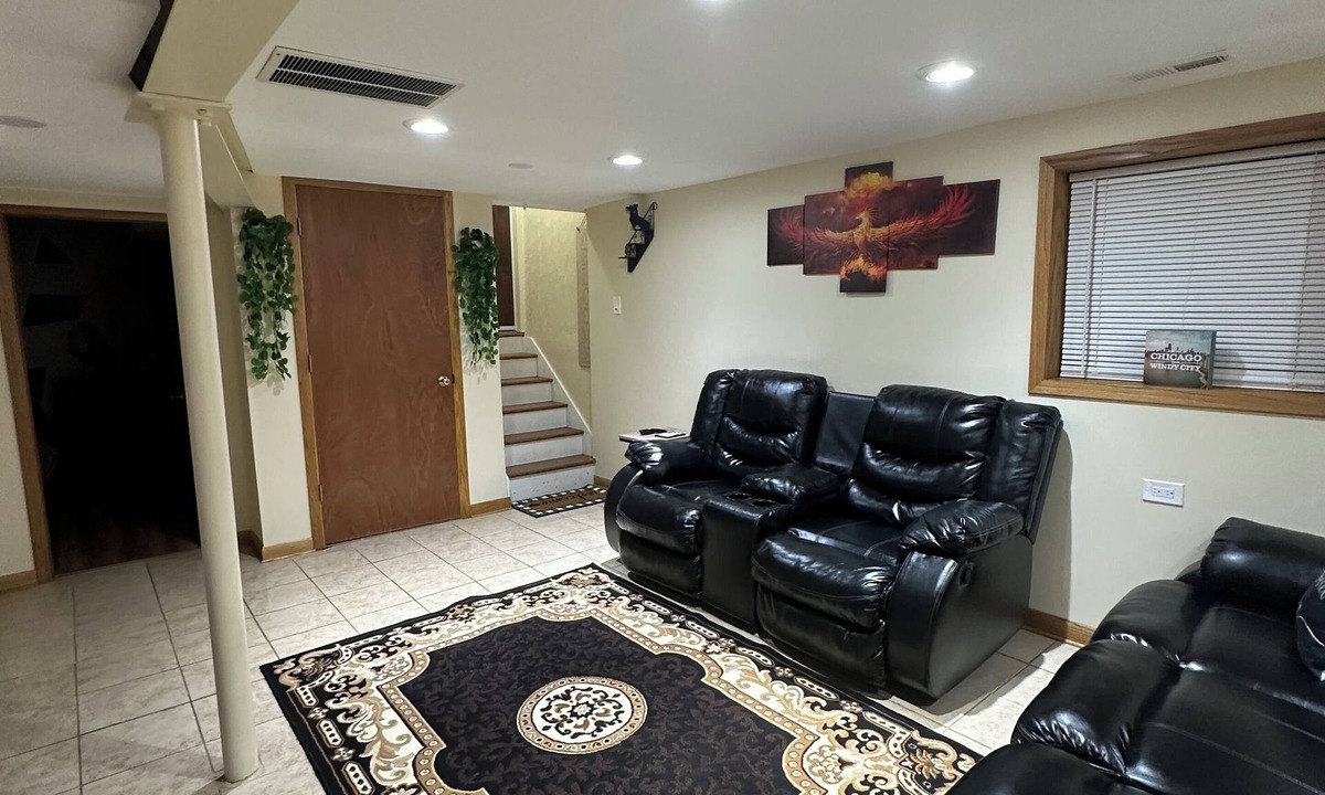Cragin House | Charming apartment king bed with AC, WiFi