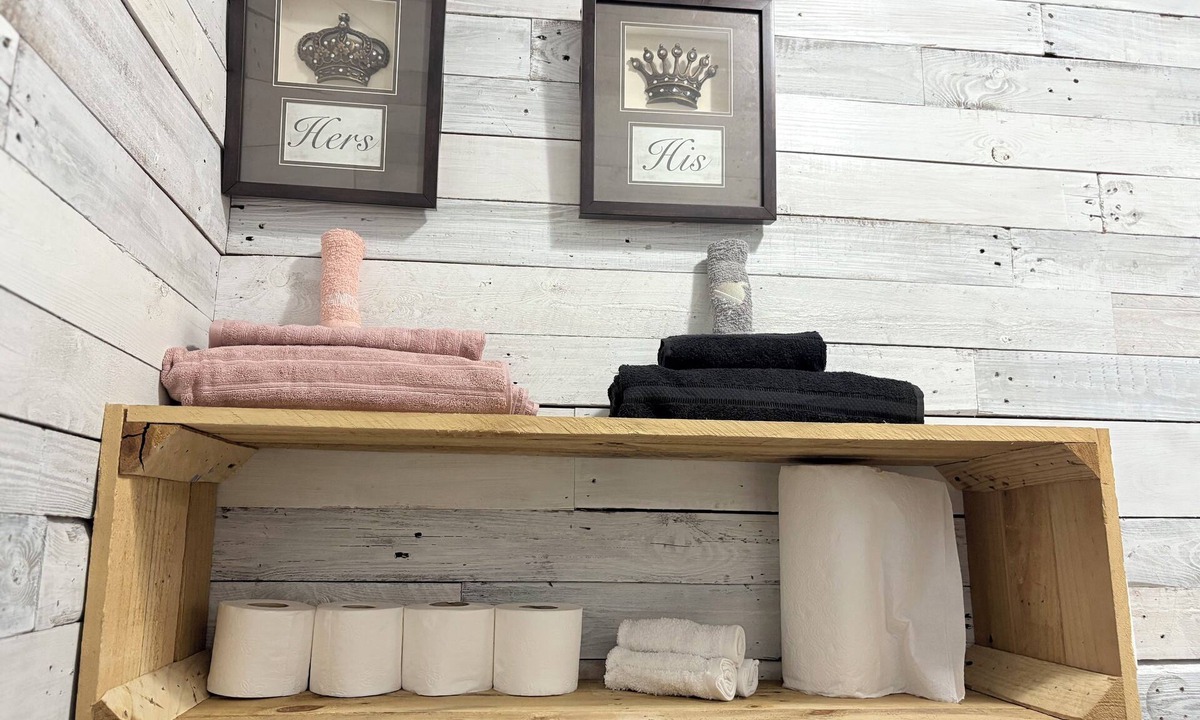 Belleville Apartment | Charming apartment with nice fire pit for relaxing nights