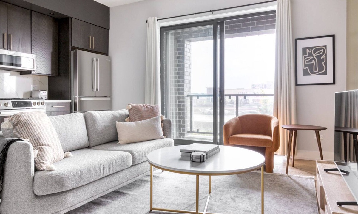 Bucktown Apartment | Charming Bucktown 2BR nr I-90, by Blueground