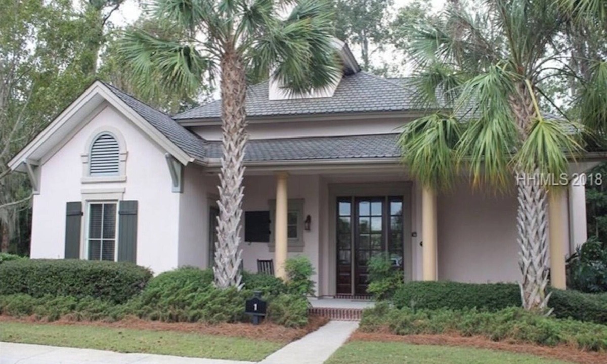 Bluffton House | Charming Hampton Hall Golf Cottage adjacent to the Golf Course!