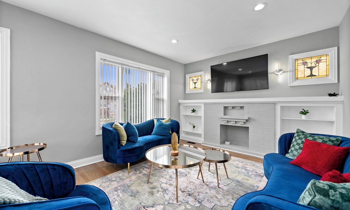 Avalon Park House | Charming house in amazing Chicago with WiFi and AC. Close to many restaurants.