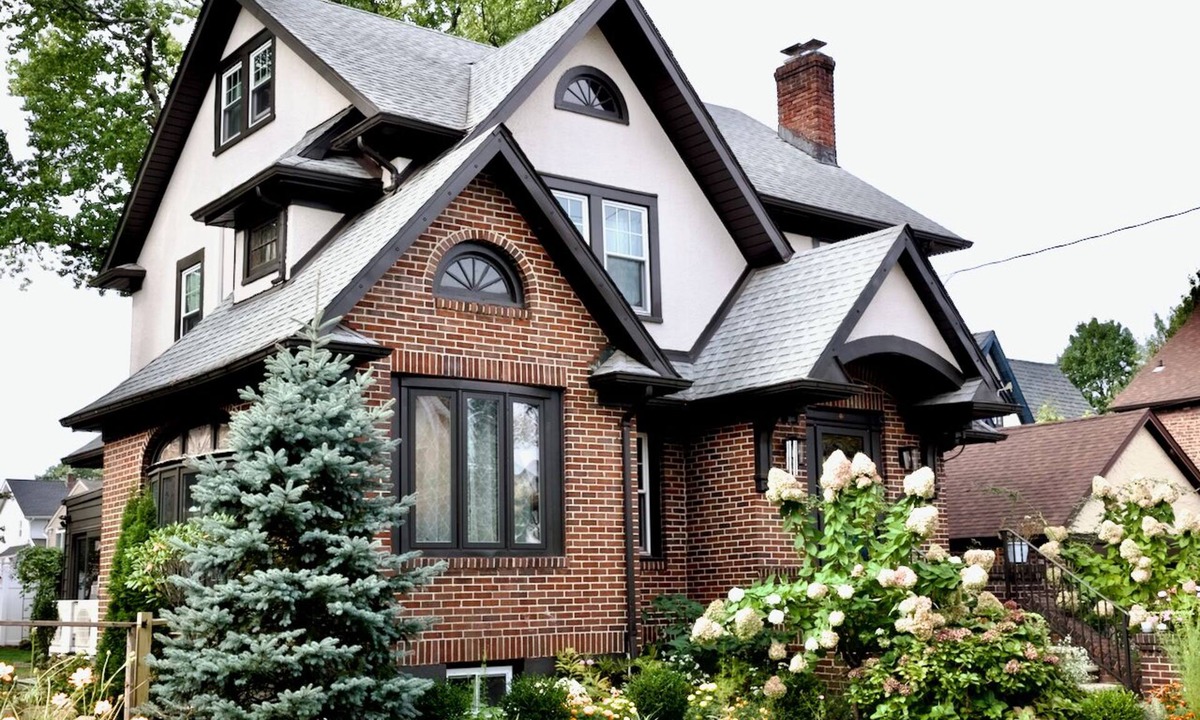 Teaneck House | Charming Teaneck Tudor: 4BR, 3 Kings & 12 Mins to NYC!