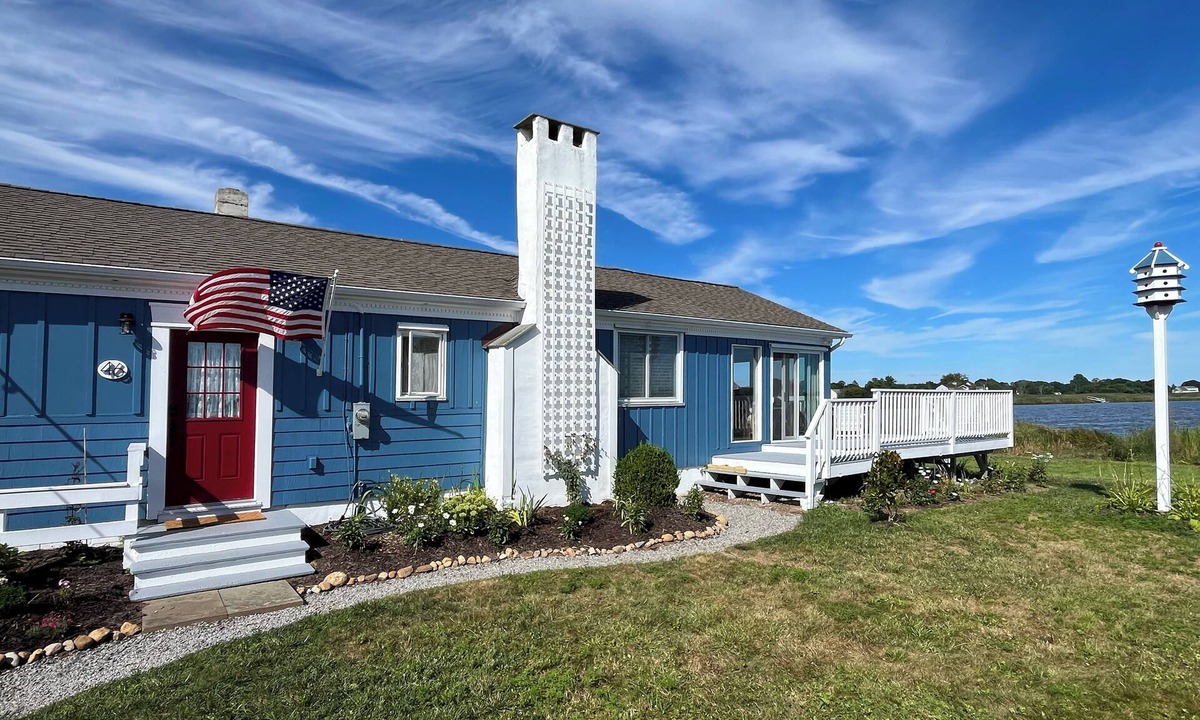 Old Saybrook Center House | Charming Waterfront Getaway — South Cove, Old Saybrook