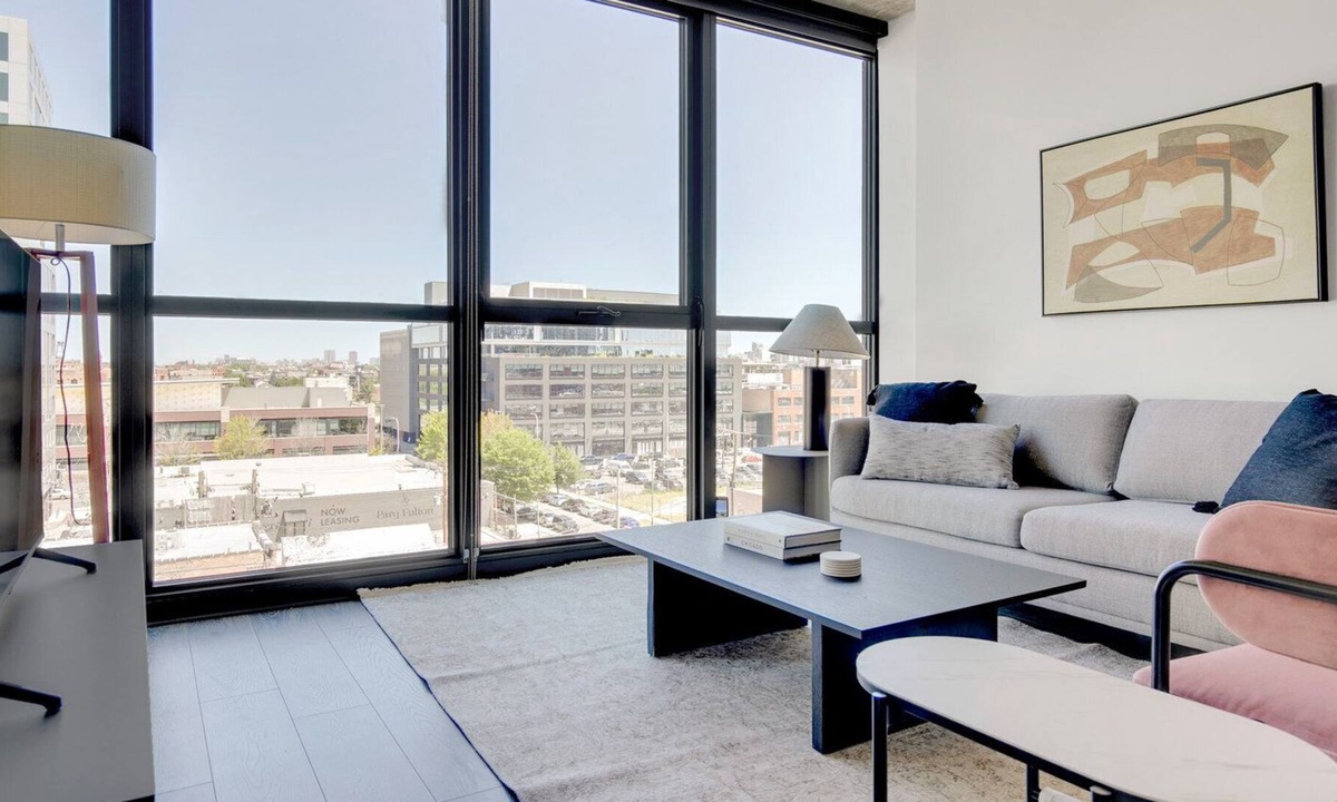 Near West Side Apartment | Charming West Loop 1BR w/ Pool & Gym, walk to Shops, by Blueground