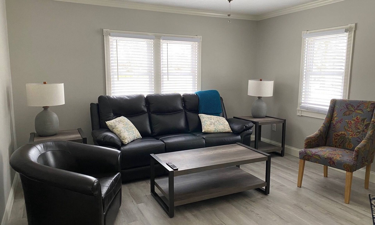 Litchfield House | Chestnut House; Litchfield, IL; Pets Welcome