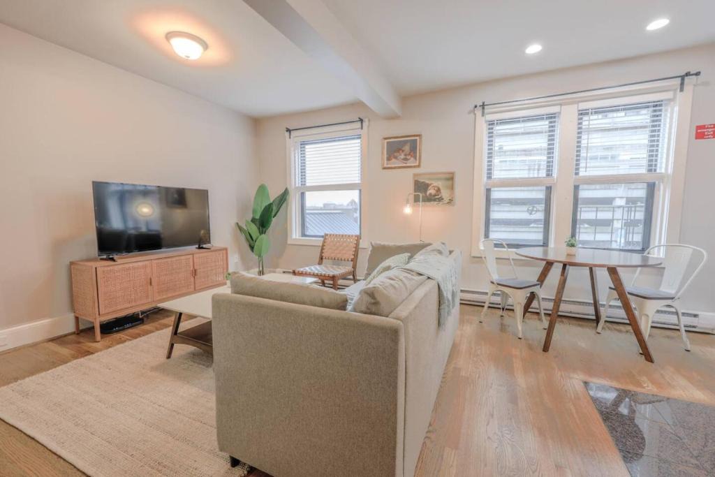Theatre District Apartment | Chic 1 Bed Apartment Steps from Boston Common