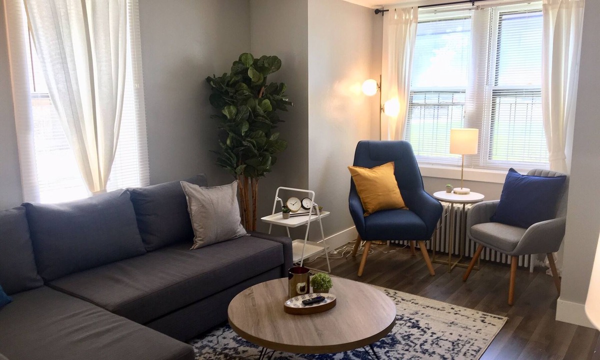 Lakeview Apartment | Chic 1-bedroom apartment in amazing Chicago location with Gigabit-WiFi & AC