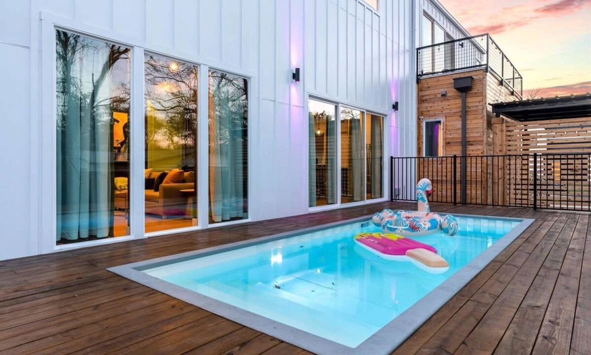 Galindo House | Chic 4BR Pool House - Steps to South 1st Street