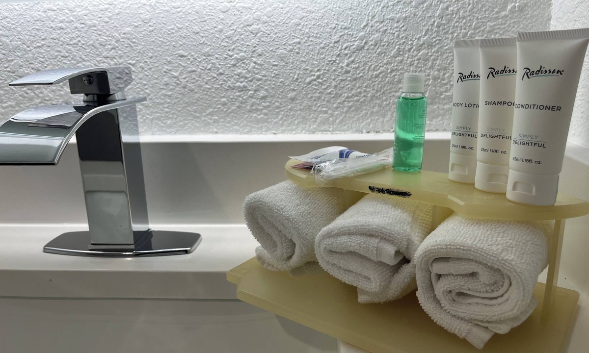 Schaumburg Hotel | Chic hotel with WiFi, fitness room, AC in lovely Schaumburg