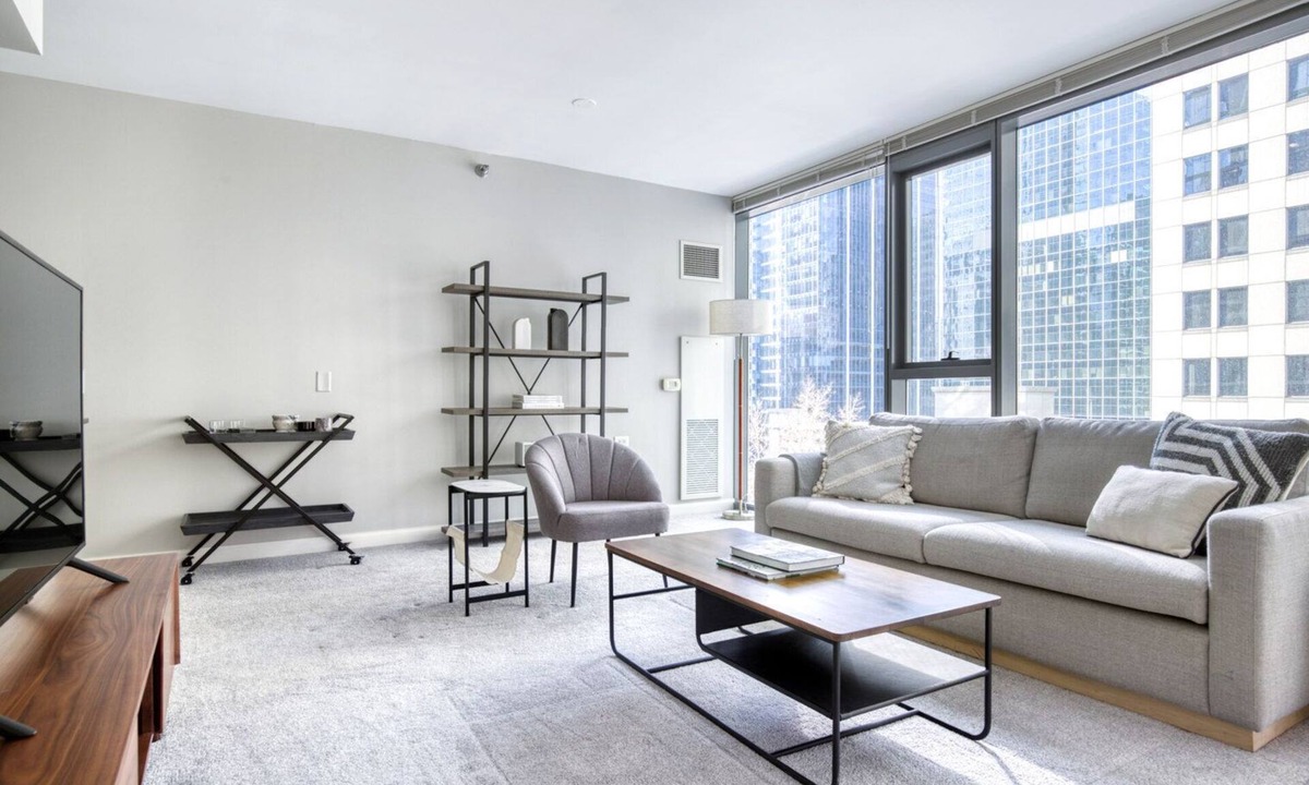 Downtown Chicago Apartment | Chic Loop 1BR w/Pool & Dog Run, near Chicago Riverwalk, by Blueground