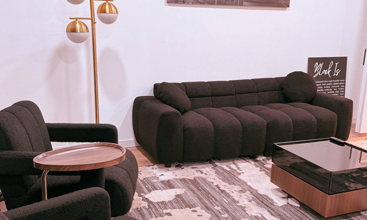 Camp Springs House | Chic+Modern 4br 3 floors Gem - Near Andrews AFB & DC