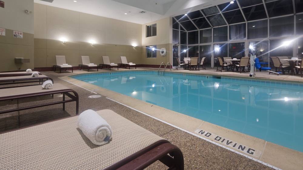 Westmont Hotel | Chicago Club Inn & Suites