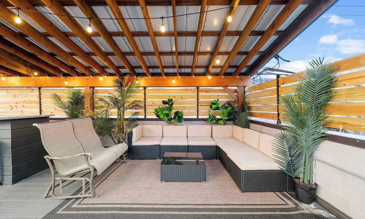 Near West Side House | Chicago Mid-Century Gem By United Center