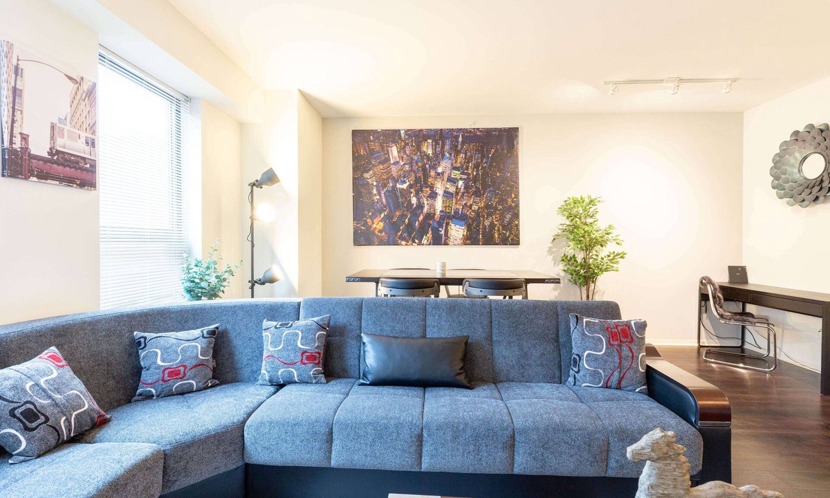 Evanston Condo | Chicago's Hidden Treasure "Evanston, IL" Urban Luxury with comfort
