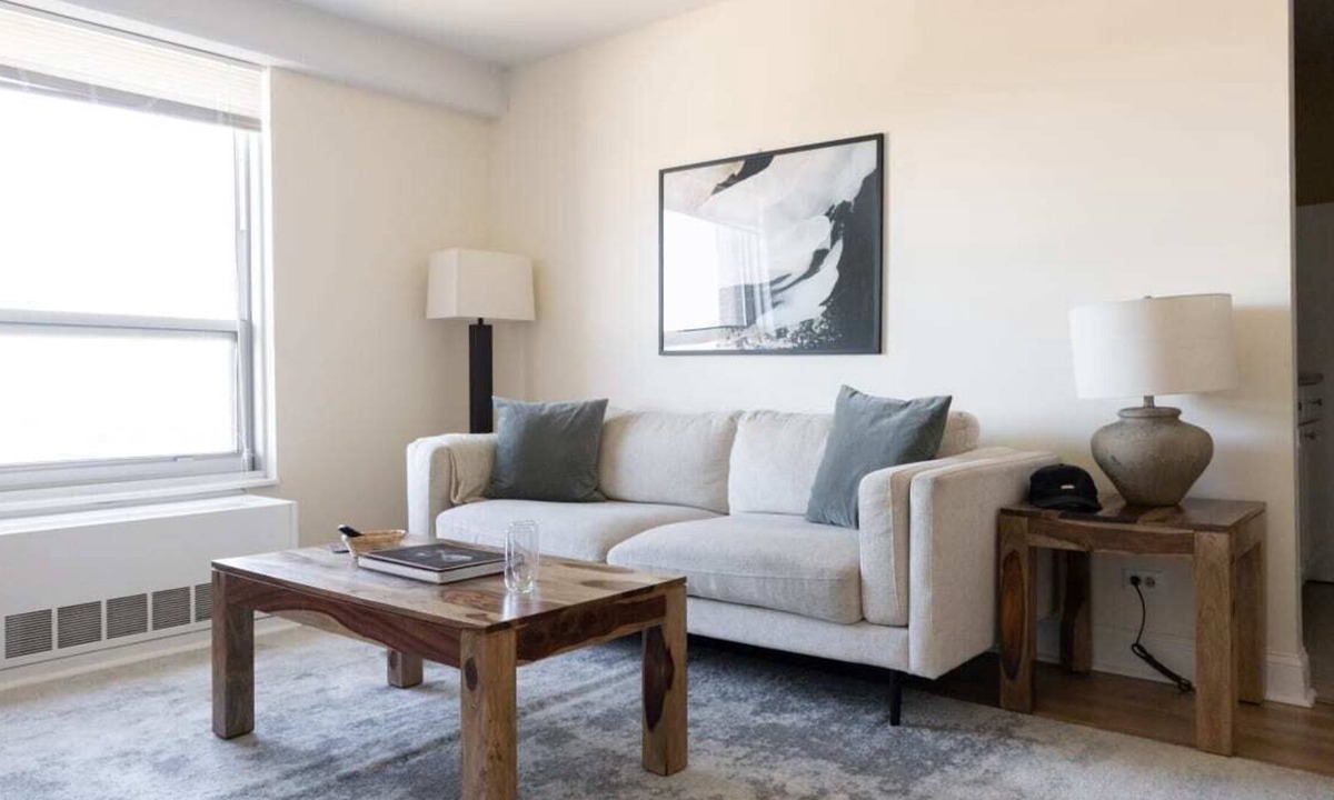 Ravenswood Apartment | Classic Ravenswood 1BR with City View by Zencity