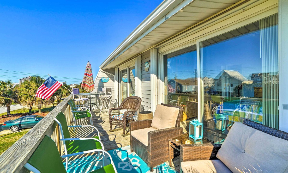 Atlantic Beach Cottage | Coastal Atlantic Beach Duplex < 1 Mi to Boardwalk!