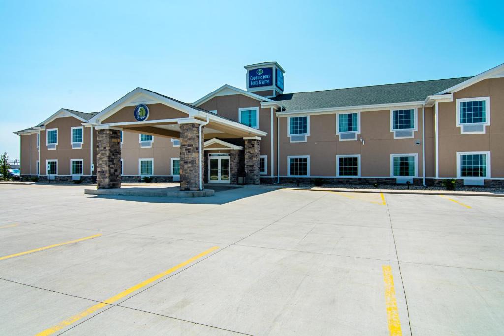 Paxton Hotel | Cobblestone Hotel & Suites - Paxton