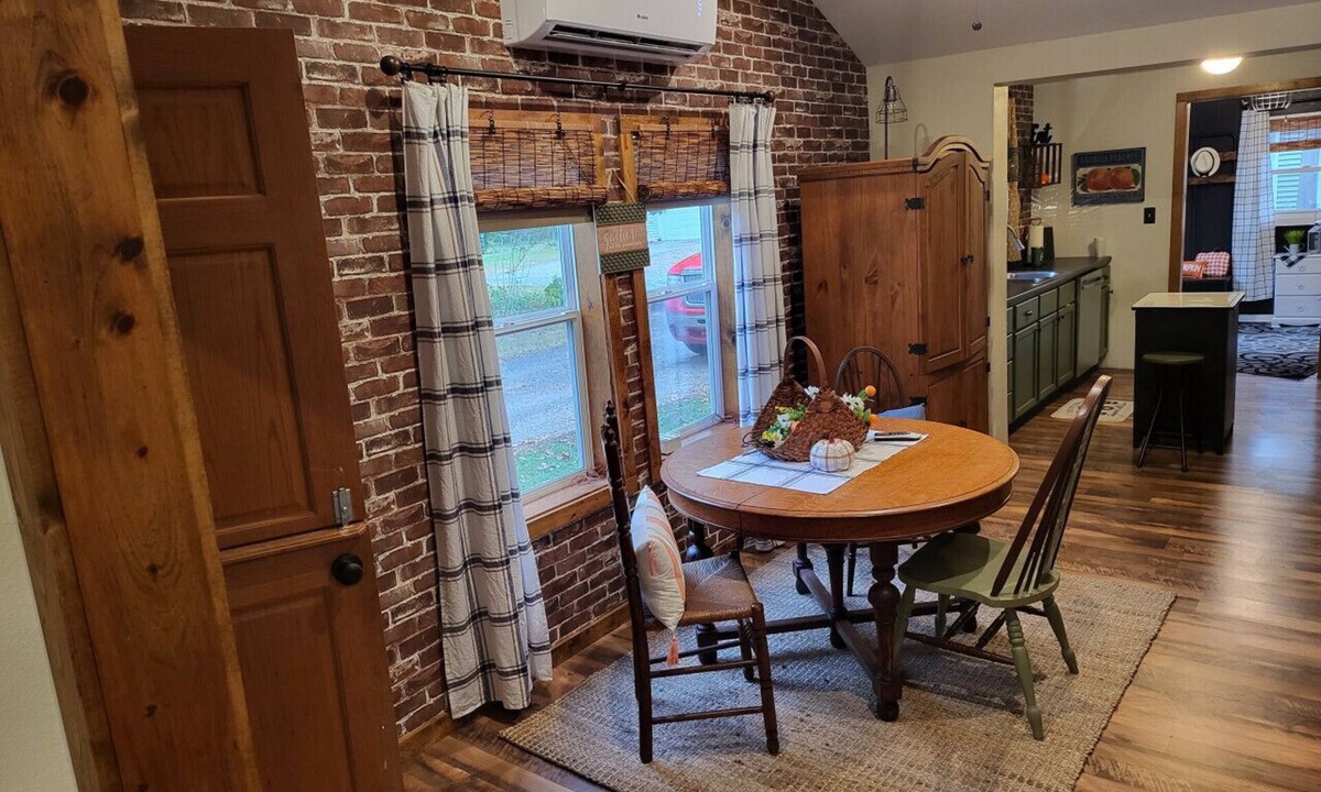 Mattoon House | Come and experience a Slice of Paradise in Mattoon, Illinois