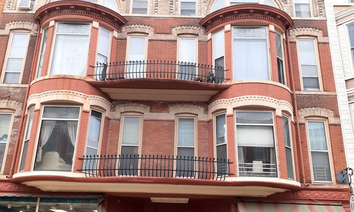 Galena Apartment | Come stay in this Circa1845 Historical Building located in Downtown Galena.