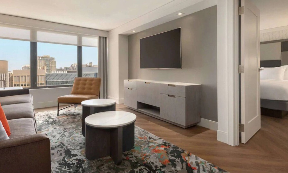 Streeterville House | Comfort & Convenience, 4 Relaxing Units, Outdoor Swimming Pool, Parking
