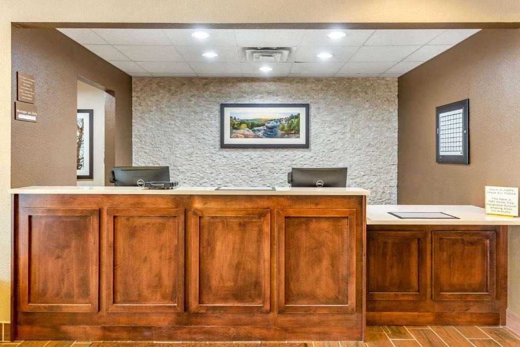 DeKalb Hotel | Comfort Inn DeKalb - University Area