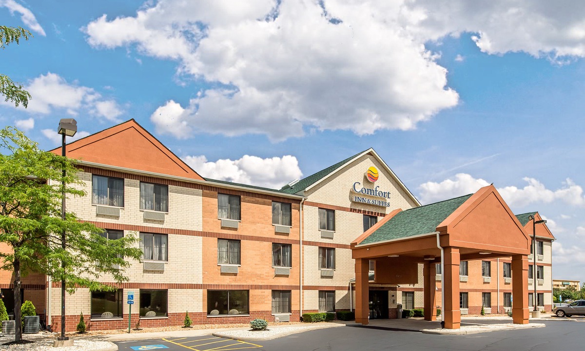 Tinley Park Hotel | Comfort Inn & Suites Near Tinley Park Amphitheater