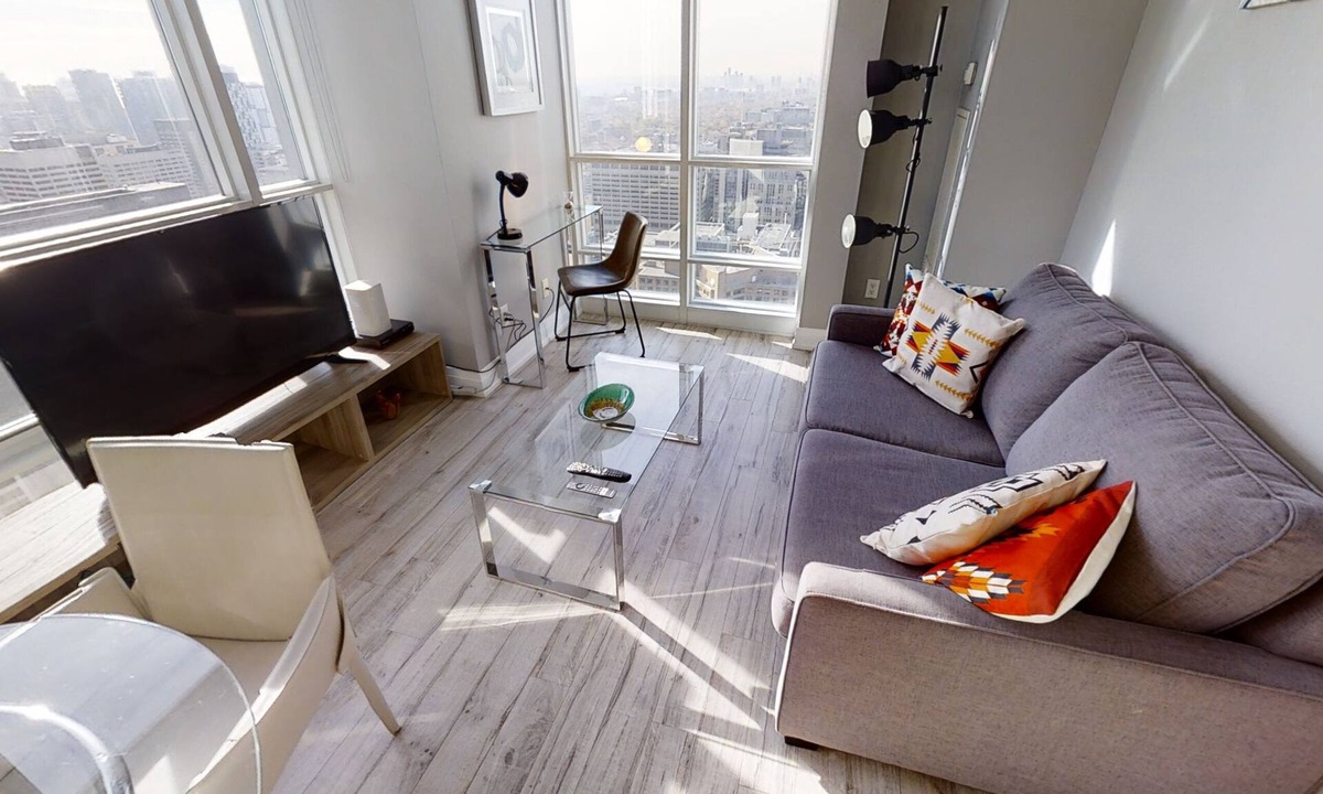 Downtown Toronto Apartment | Comfortable 2-BR Condo in DT Toronto