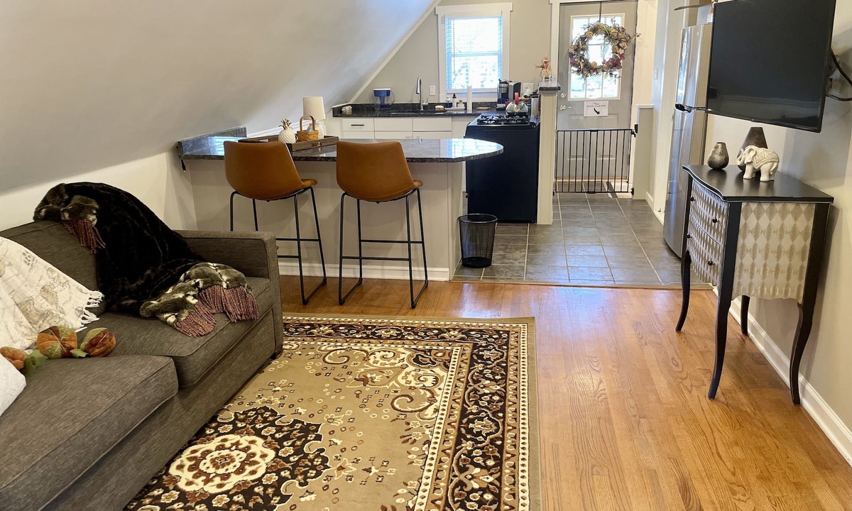 River Forest House | Comfy Cozy 2BR Home Away from Home