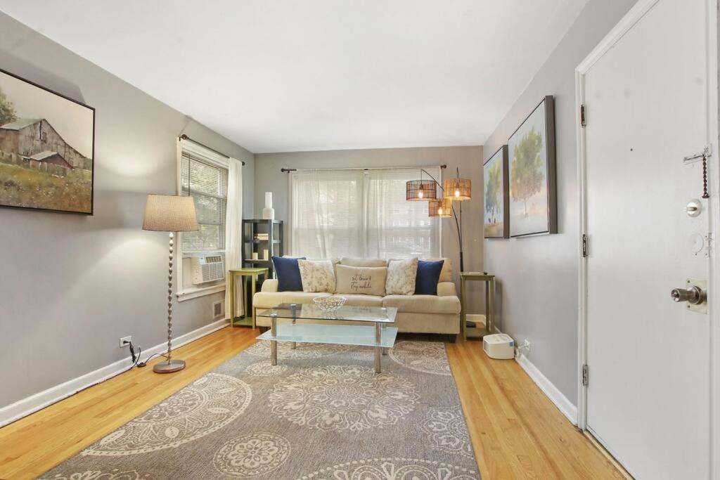 Evanston Apartment | Condo by the park & lake in the heart of Evanston!