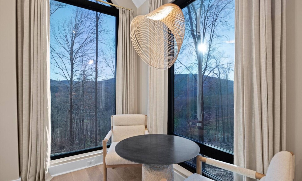 Sparta Cabin | Constellation Lyra Suite