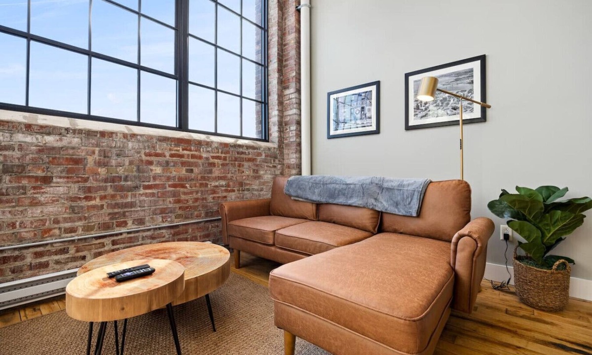 Peoria Apartment | Cooperage 214 | Mid-century 1BD Loft | Peoria