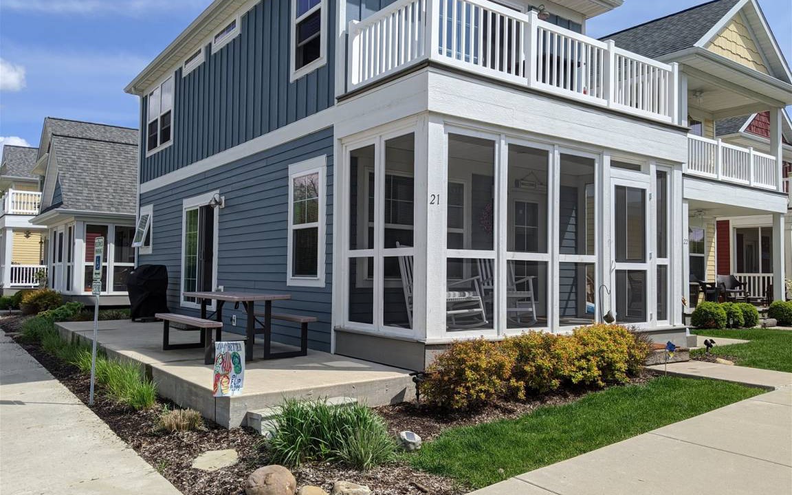 Ottawa Cottage | Cottage ∙ 2 bedrooms ∙ 10 guests