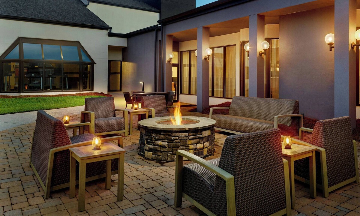 Homewood Hotel | Courtyard by Marriott Birmingham Homewood