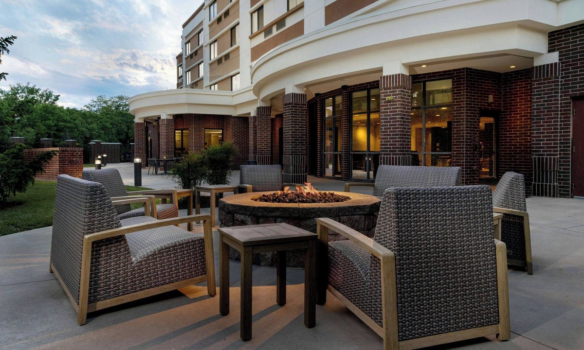 Lake Arbor Hotel | Courtyard Largo Medical Center Drive