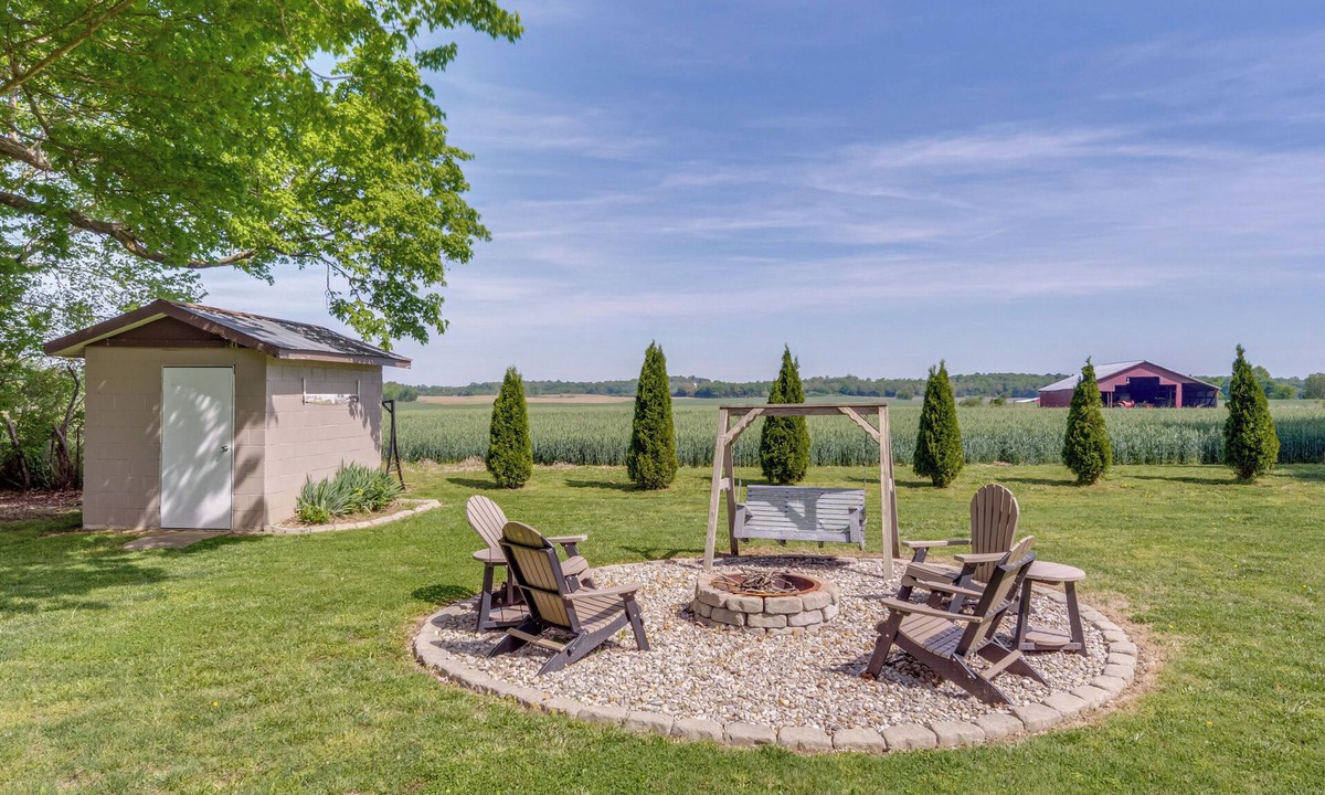 Olmstead House | Covered Patio, Fire Pit & Grills: Olmstead Getaway