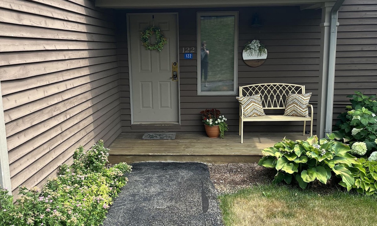 The Galena Territory House | Cozy 1 Bedroom, 2 Bath Townhome in the Galena Territory